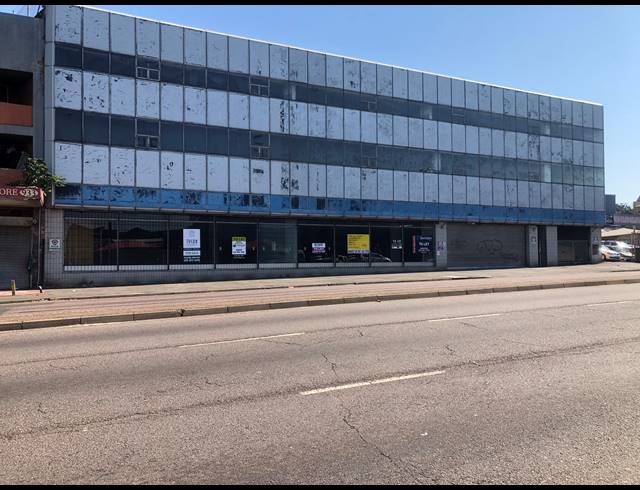 1,680M² BUILDING FOR SALE IN WINDERMERE